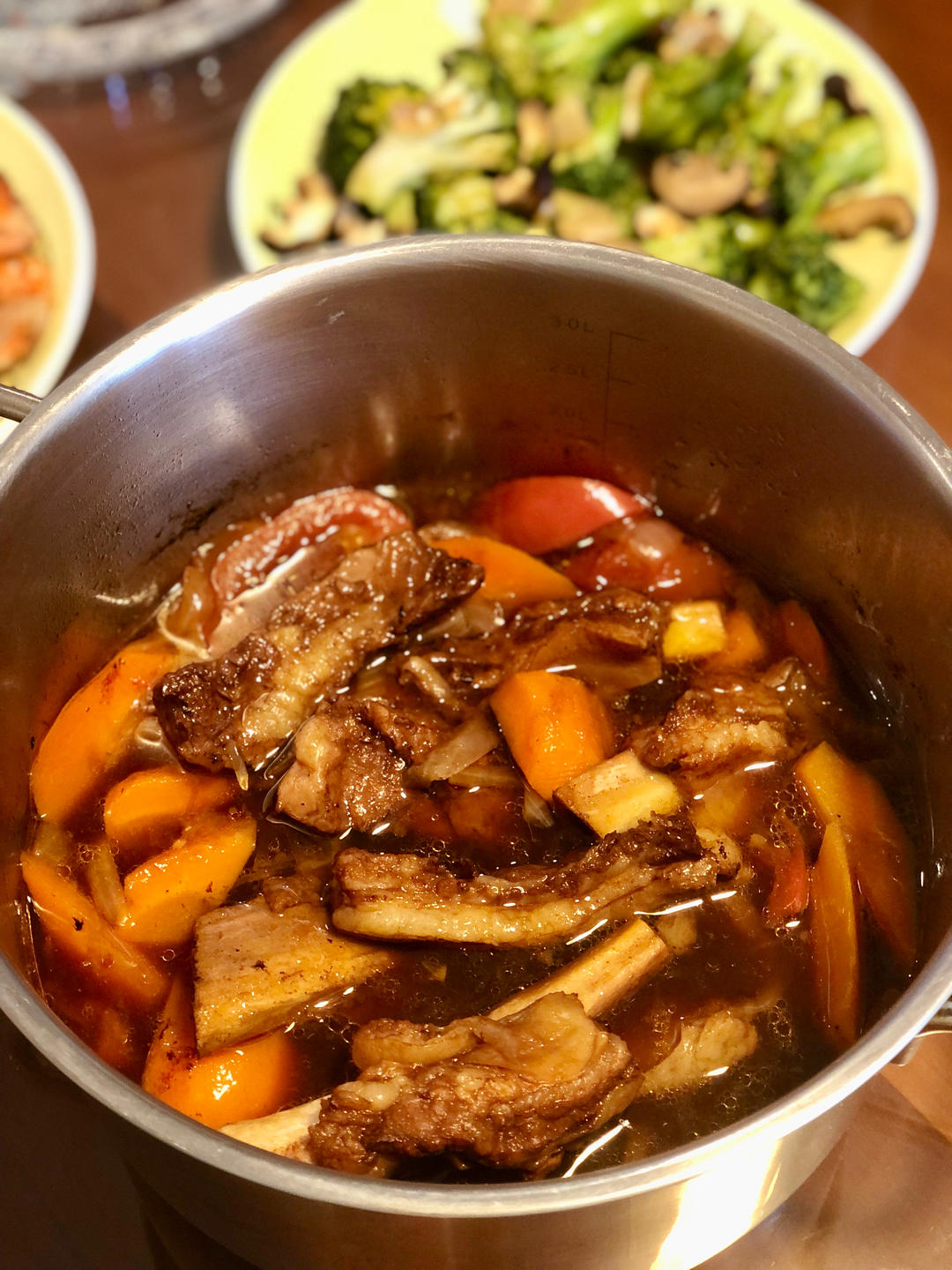不加任何香料的红烧牛肋排段