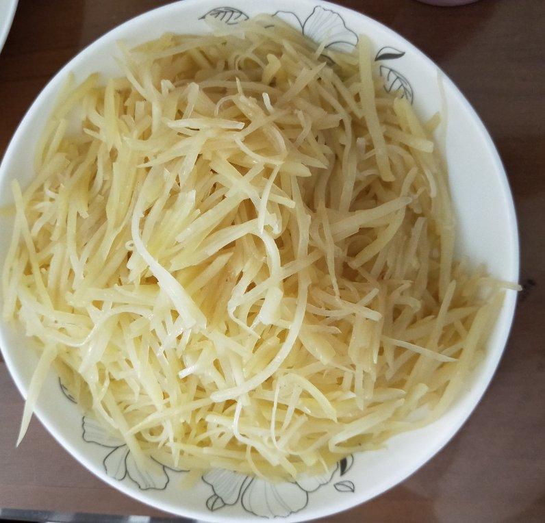 在家也能做出馆子味儿的醋溜/炝炒/酸辣土豆丝（就是那道看似简单，实则步步玄机的土豆丝）