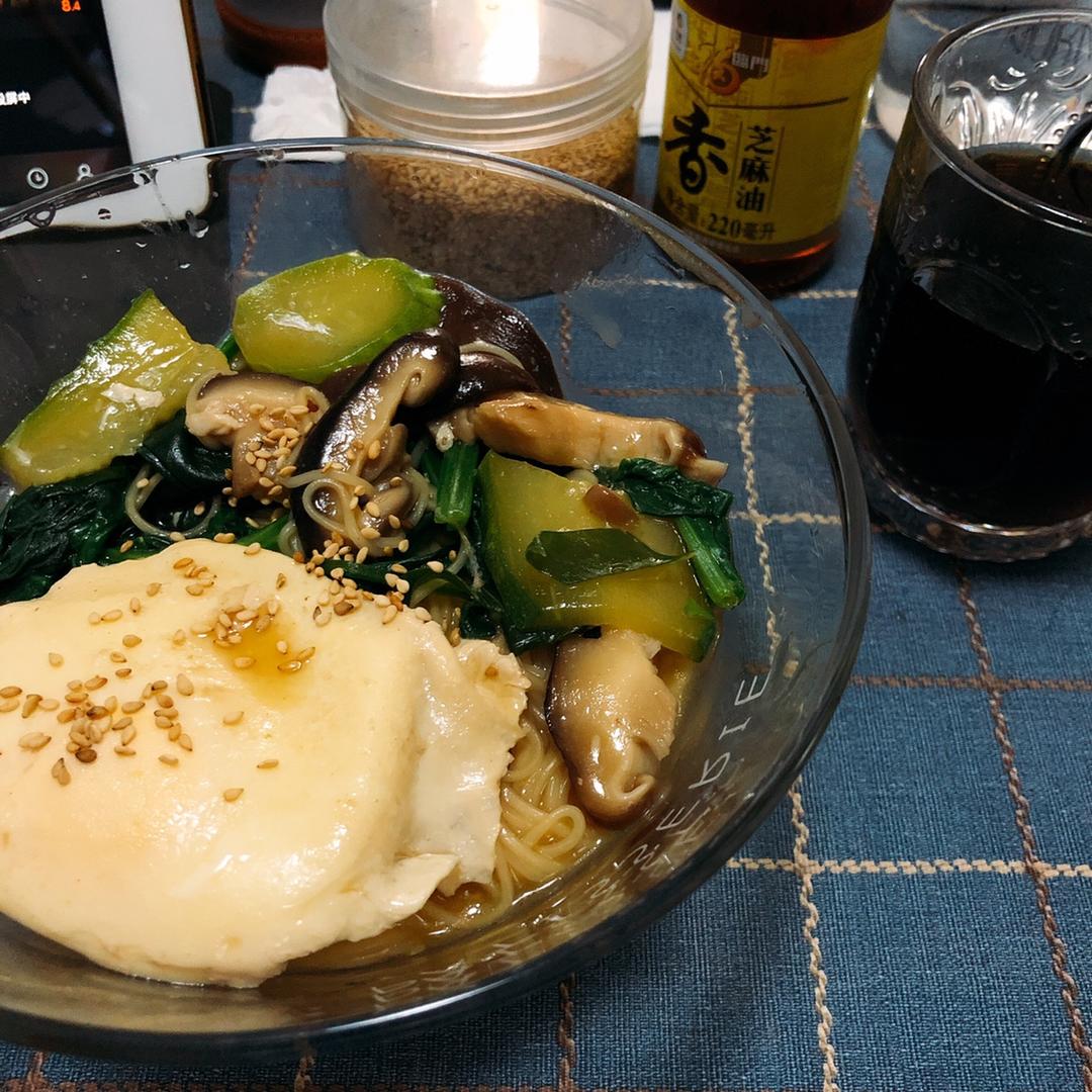 菠菜鸡蛋面