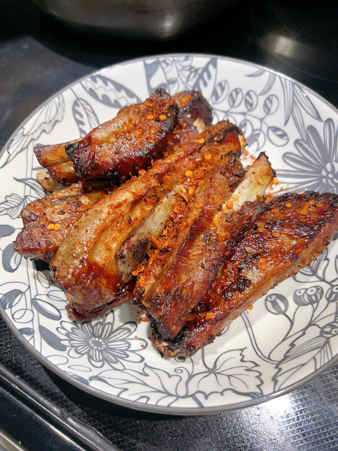 好吃到舔手指的蒜香烤排骨