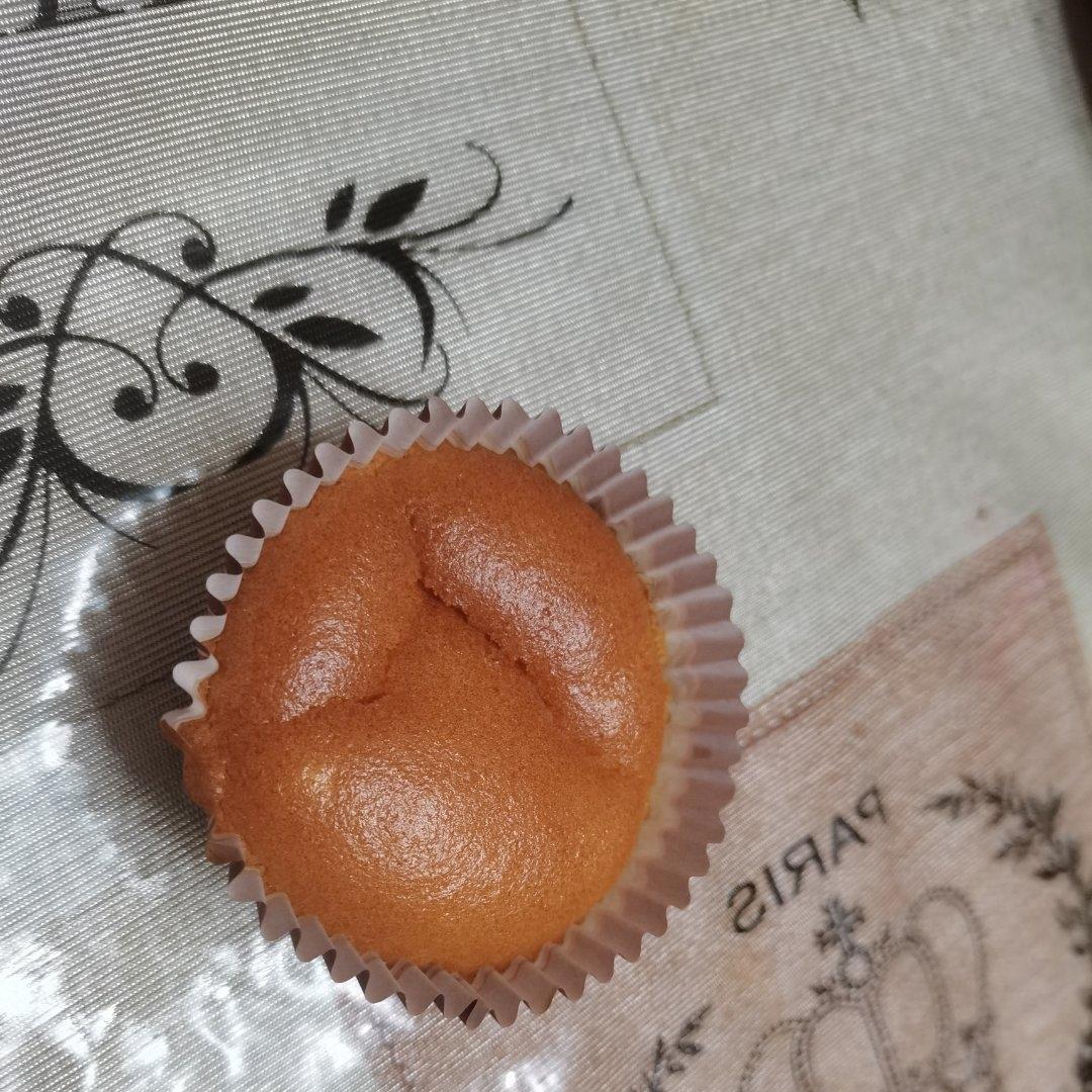 不塌不裂的纸杯戚风蛋糕