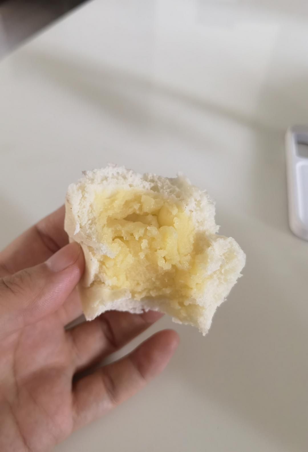 松软香甜的奶黄包，很快就可以搞定。