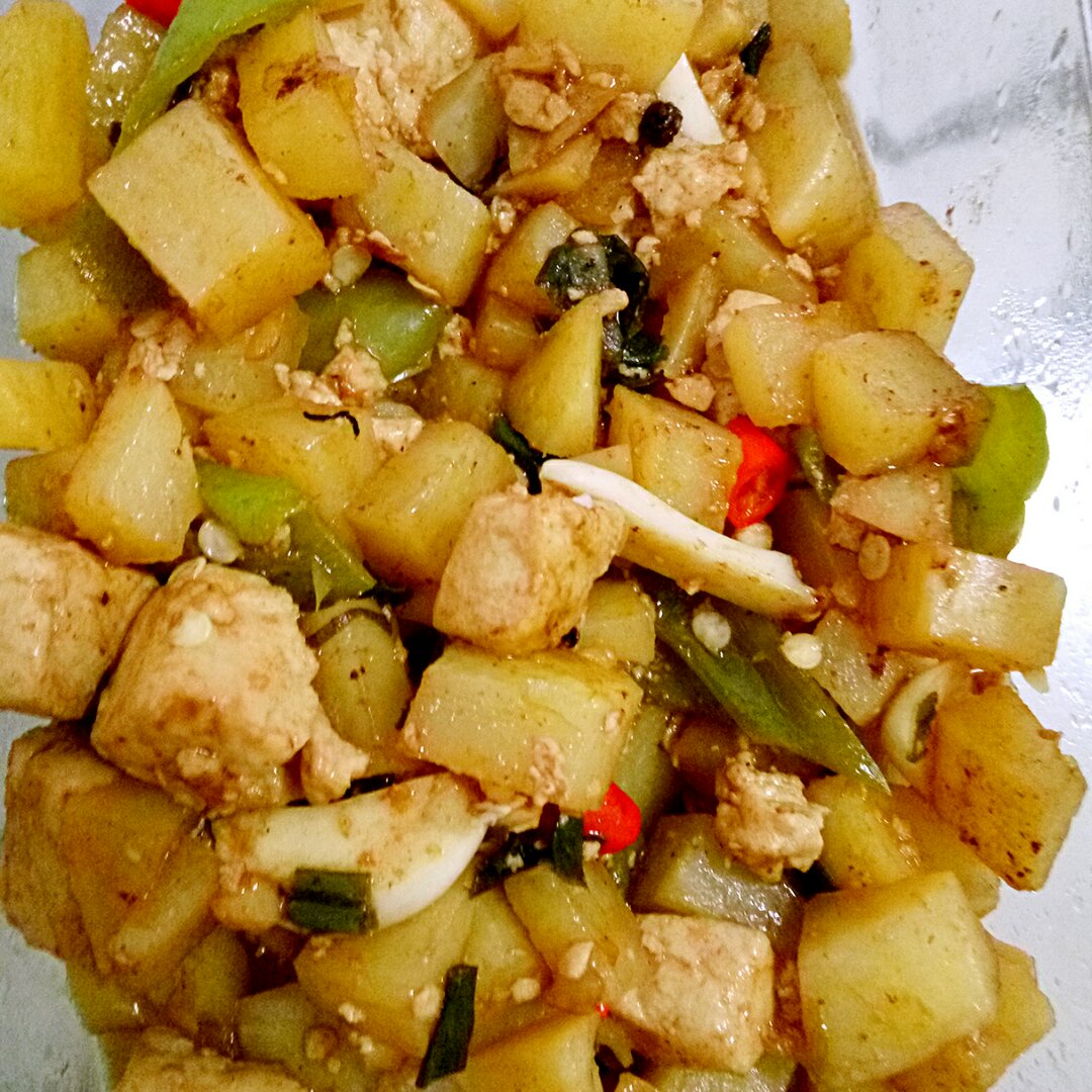 那时的月亮做的自制版土豆炖豆腐