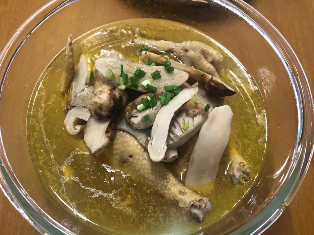 野生松茸炖鸡汤