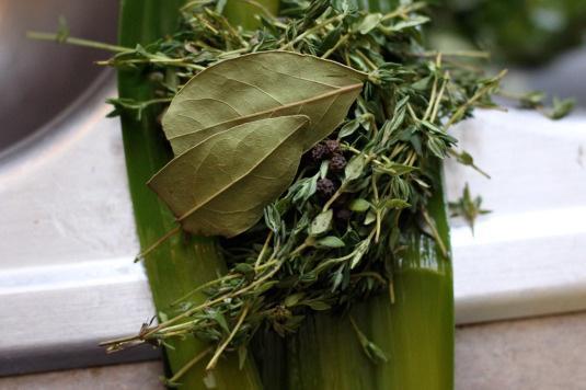 香料包（bouquet garni）的做法