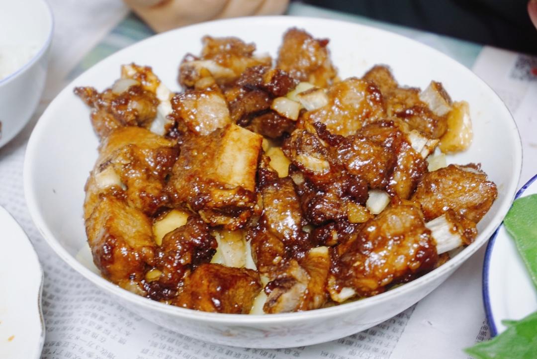 香酥排骨蒸土豆