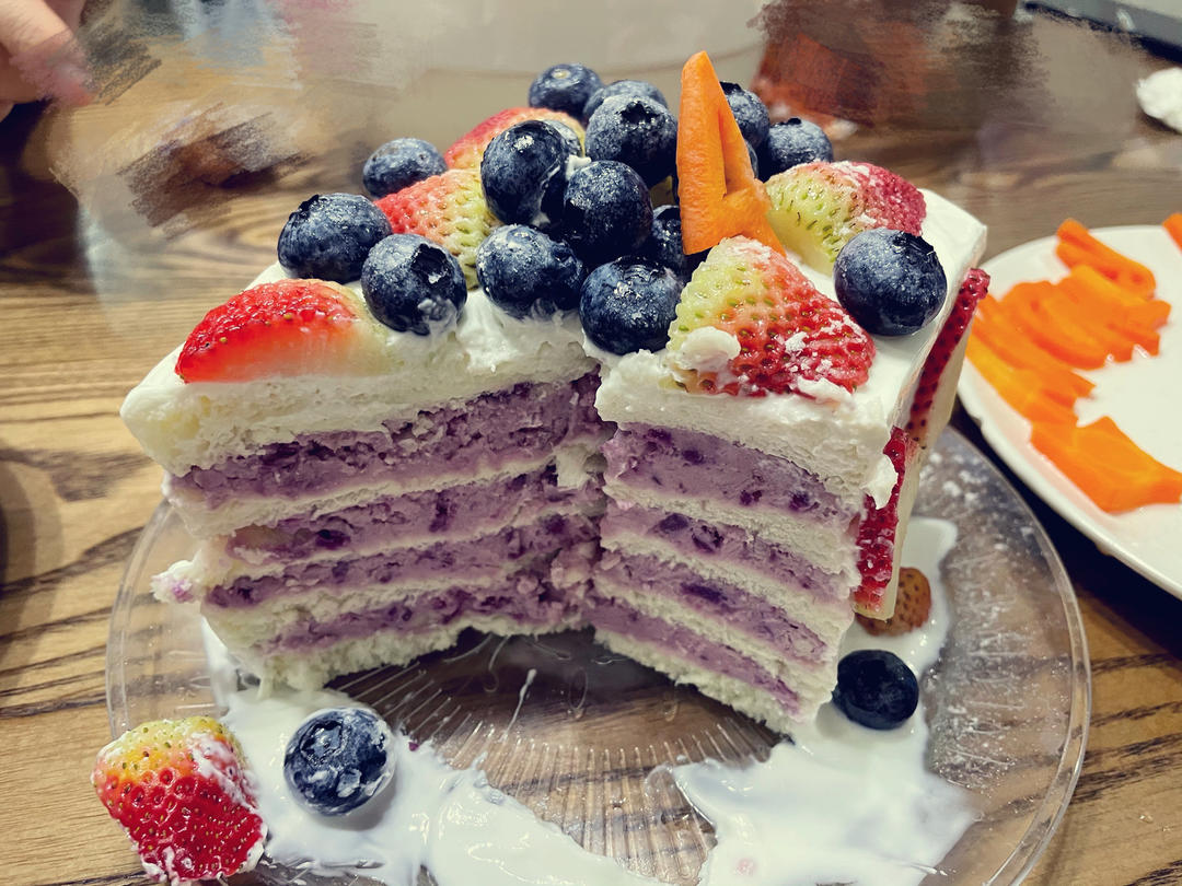 不会烘焙❓来做这款❗️草莓芋泥酸奶吐司蛋糕