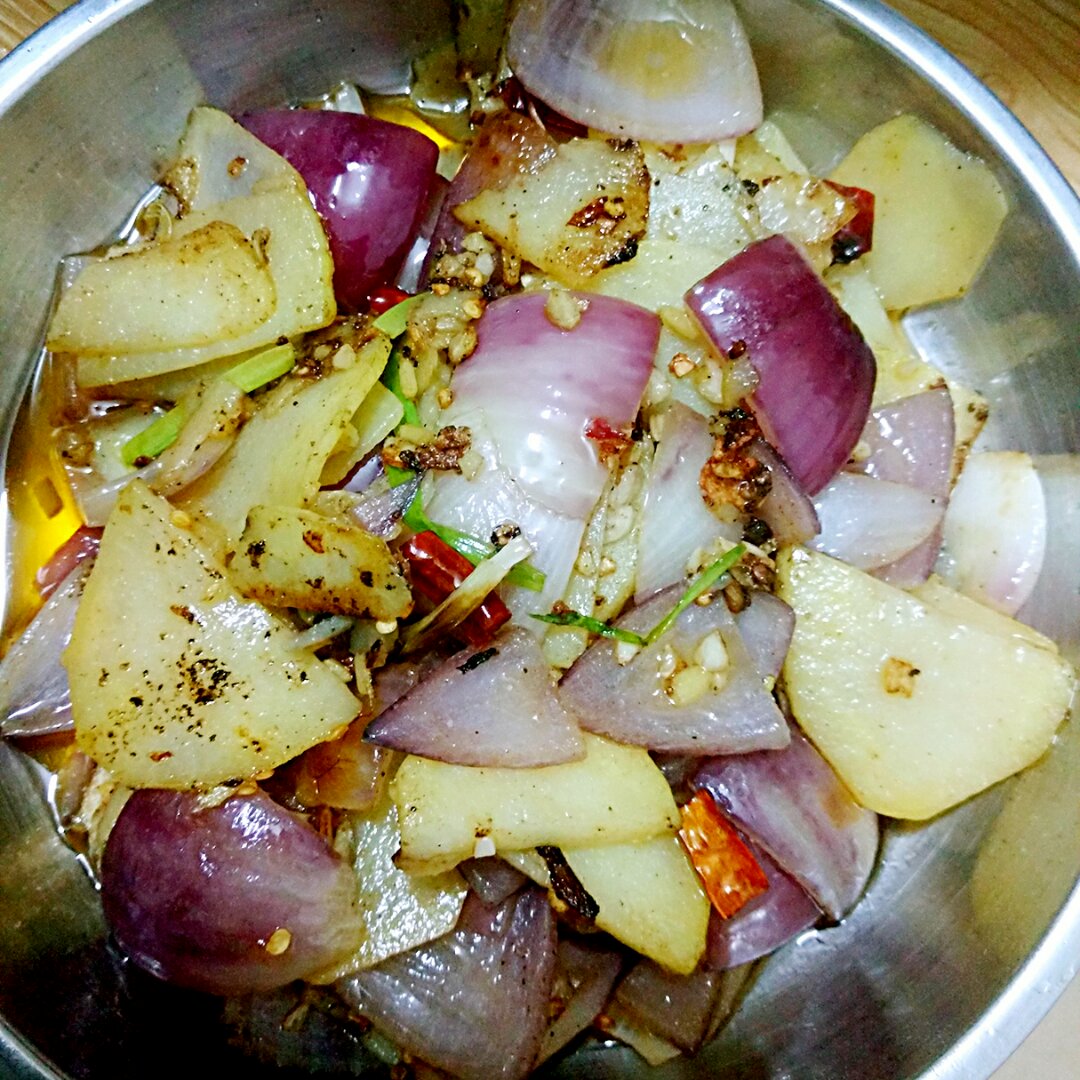 边吃边流泪的「孜然土豆片」