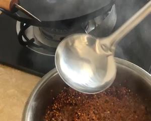 家常版辣椒油的做法 步骤8