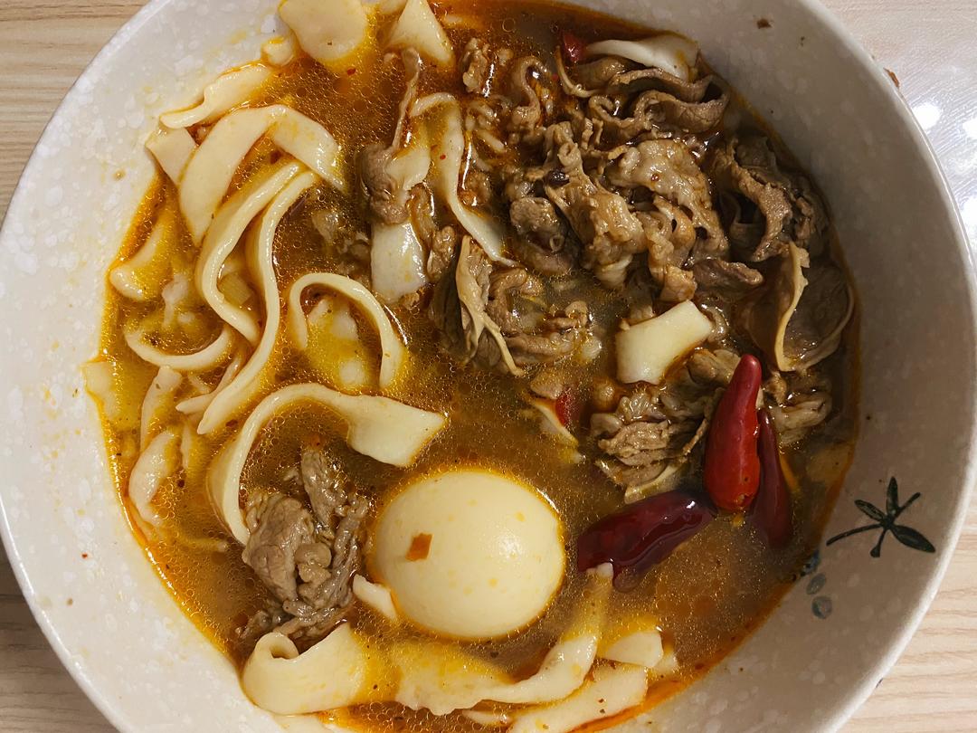 麻辣牛肉面～重点是汤底，真的超美味的做法