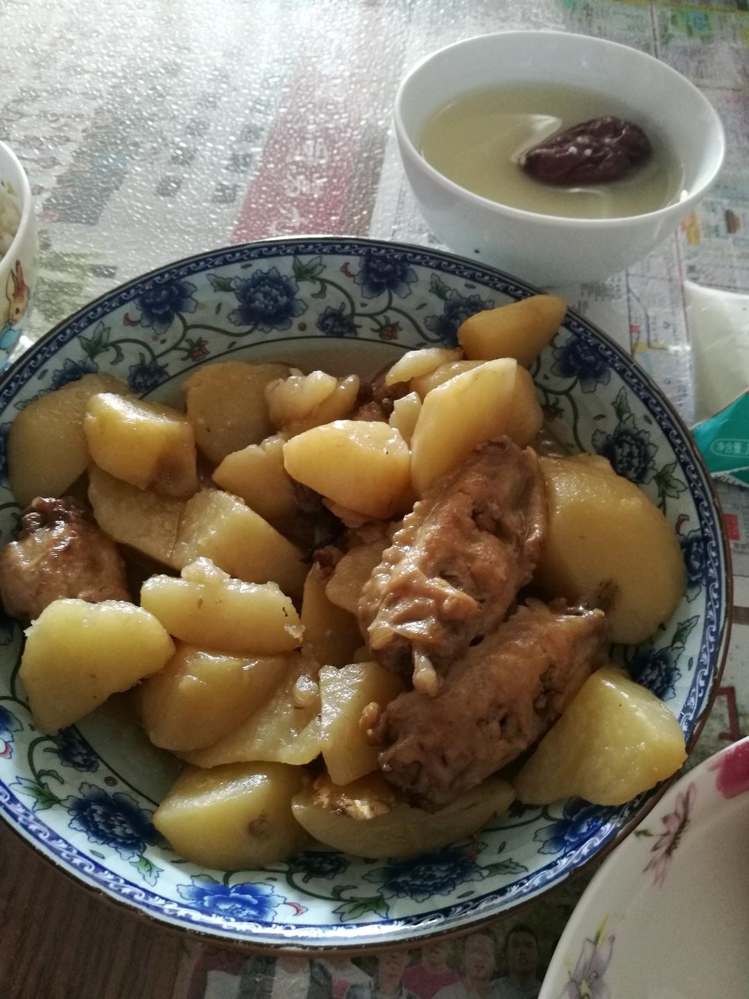 红烧鸡翅炖土豆