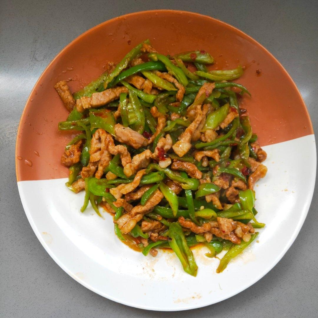 青椒肉丝，这样炒太好吃了。