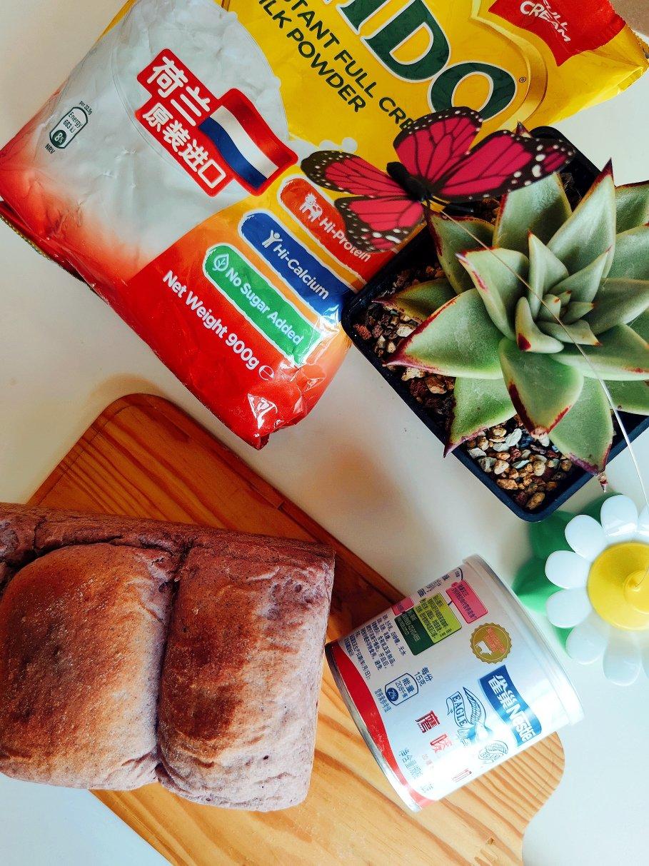 醇香炼乳黑米吐司