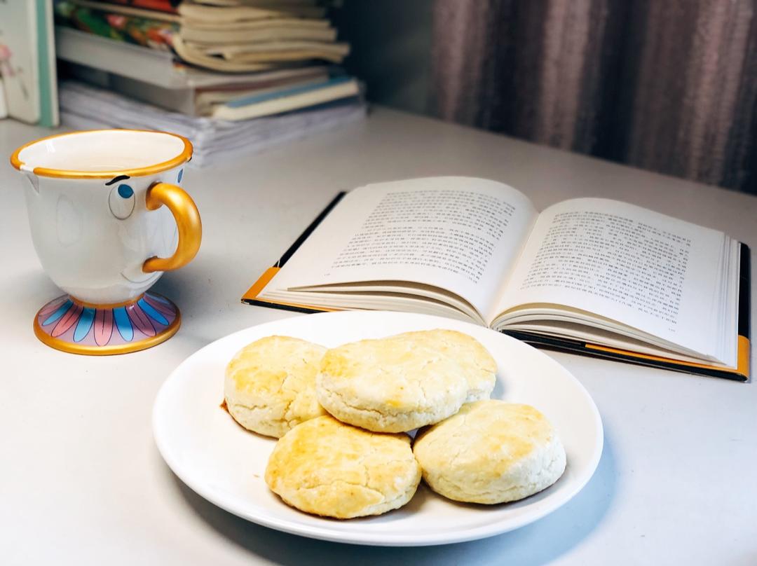 【视频】3分钟 奶油司康Scone(可能是世界上最快手的司康) 消耗淡奶油～