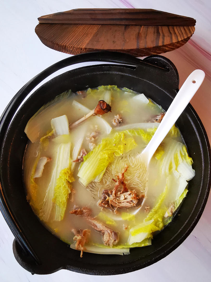 翡翠蝉本尊做的白菜粉丝鸭架汤