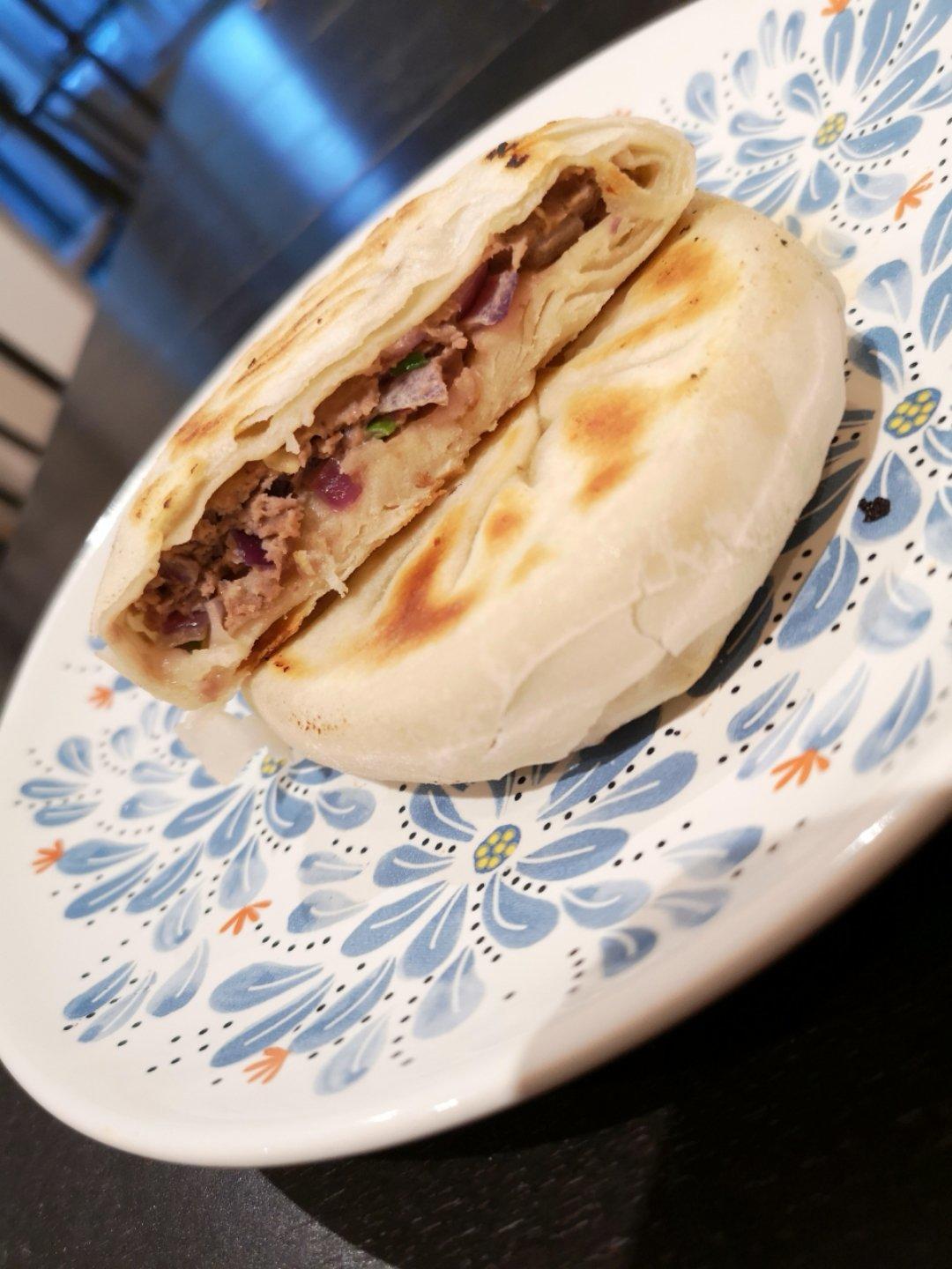 阳台妖怪shh做的洋葱牛肉馅饼