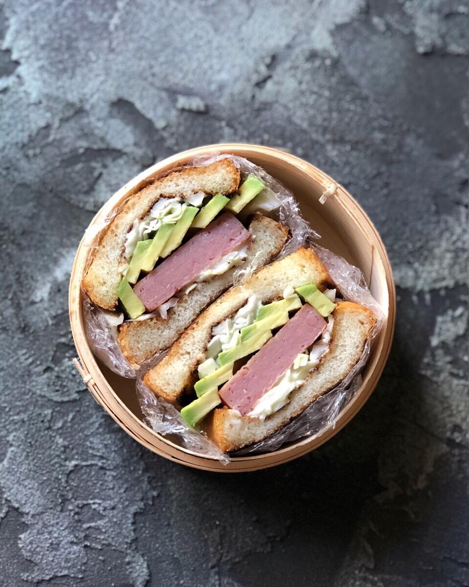 如何做超厚的沼三明治~详细tip！牛油果鸡蛋午餐肉三明治~
