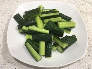 🔥川辣黄瓜😝超爽口的开胃凉菜❗️我家的常备菜👍的做法 步骤2