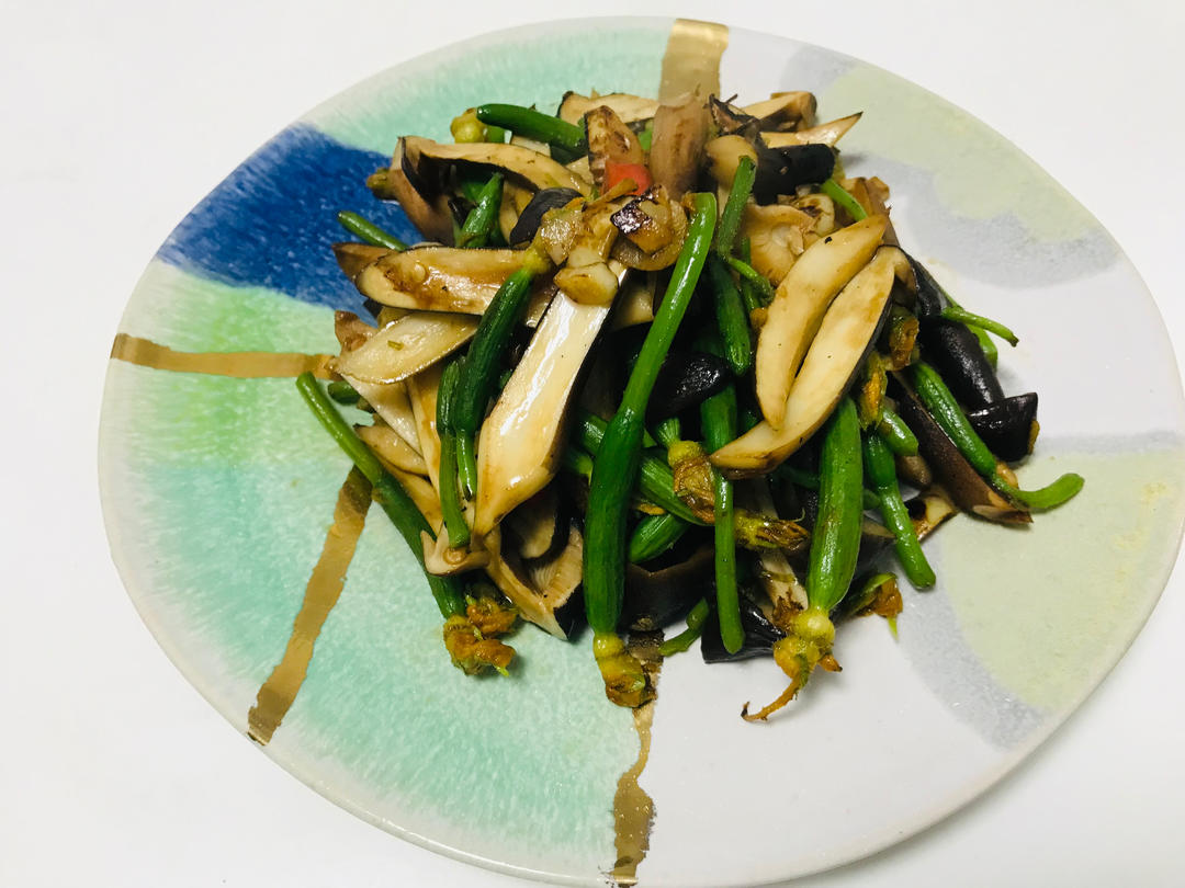 清炒黑皮鸡枞菌