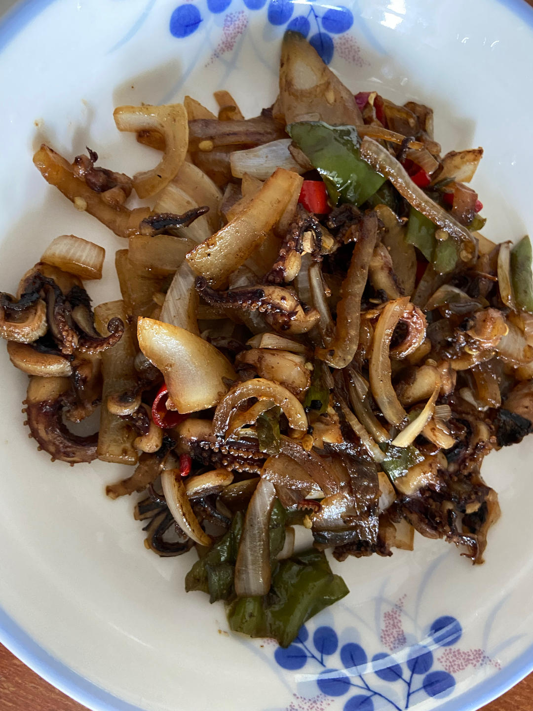 爆炒鱿鱼须，加上这一步，可以与铁板鱿鱼媲美