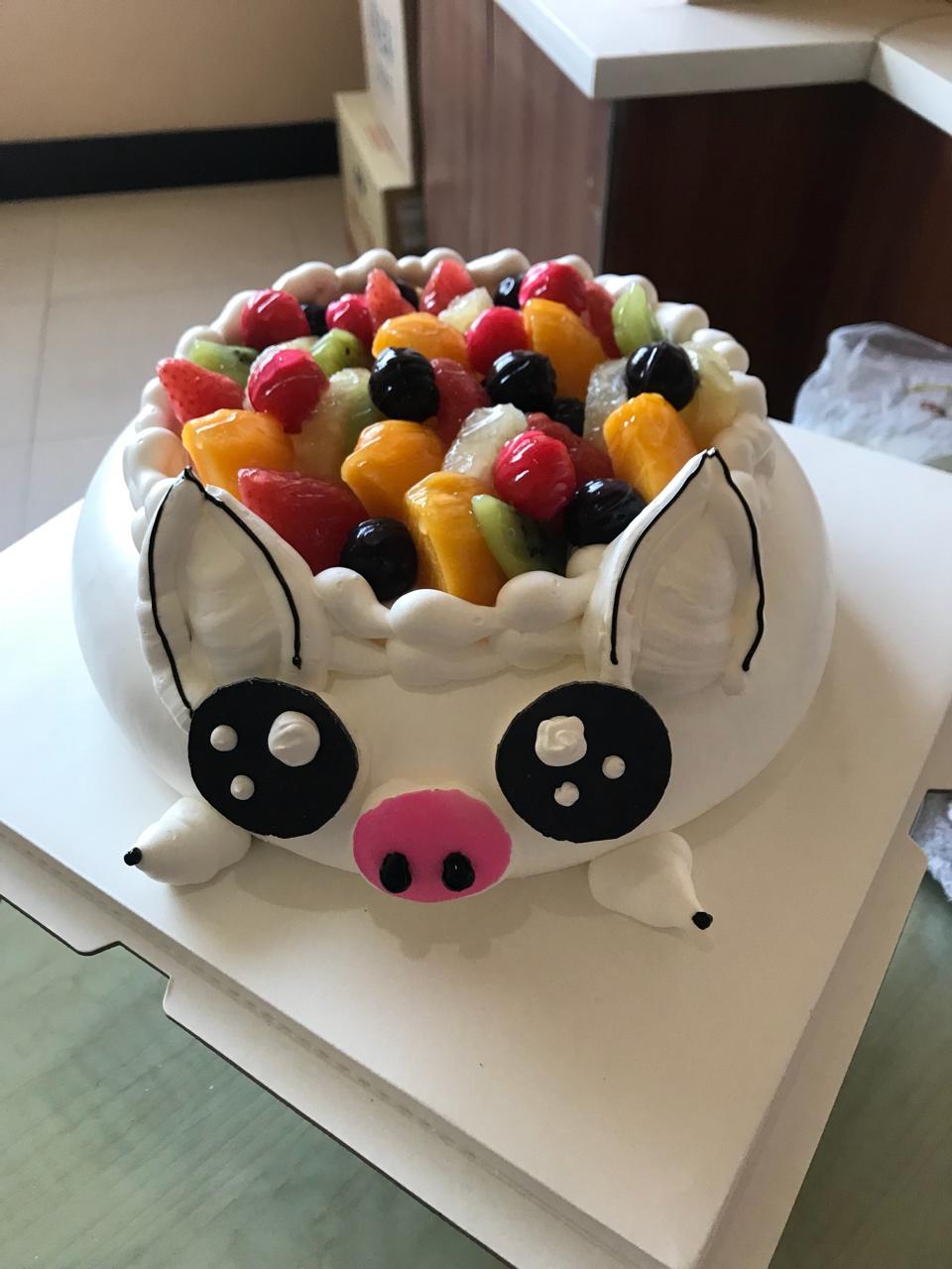 阿李李李李做的卡通立体小猪蛋糕彩虹版