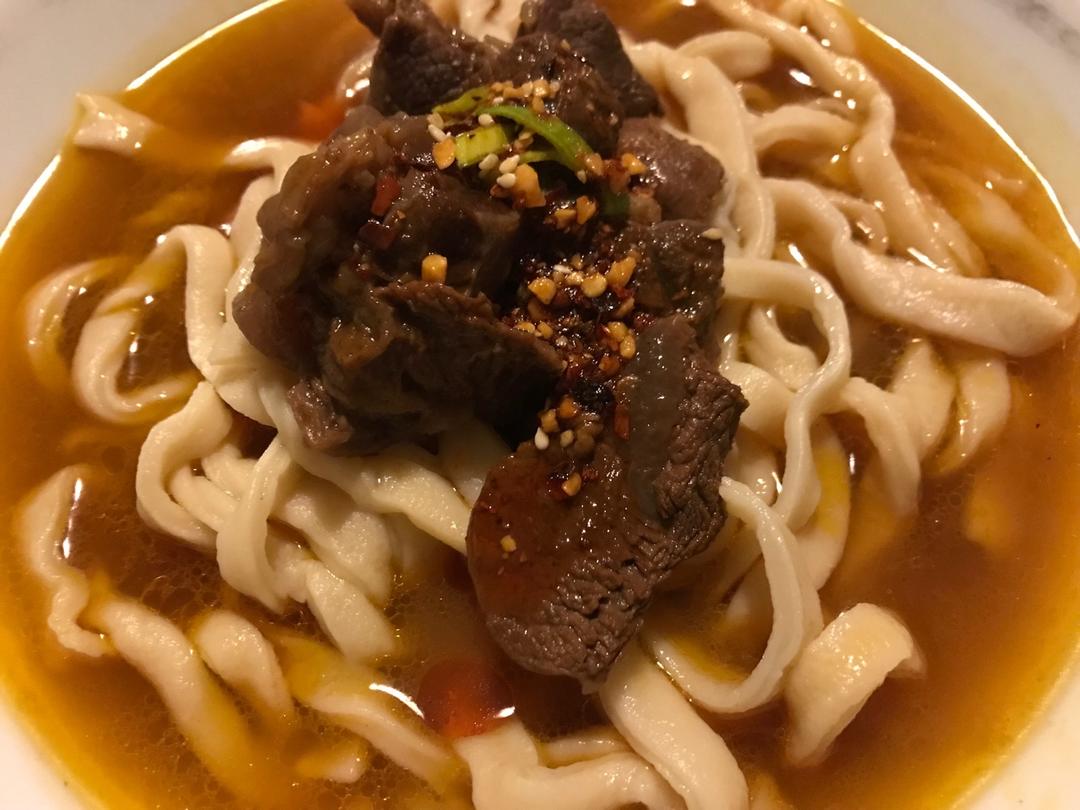 做一碗让你内牛满面的手擀牛肉面（附红焖牛肉的做法）