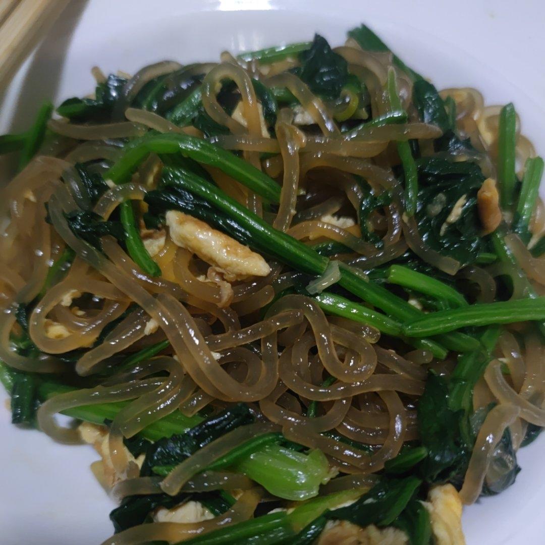吕小厨菠菜炒粉条