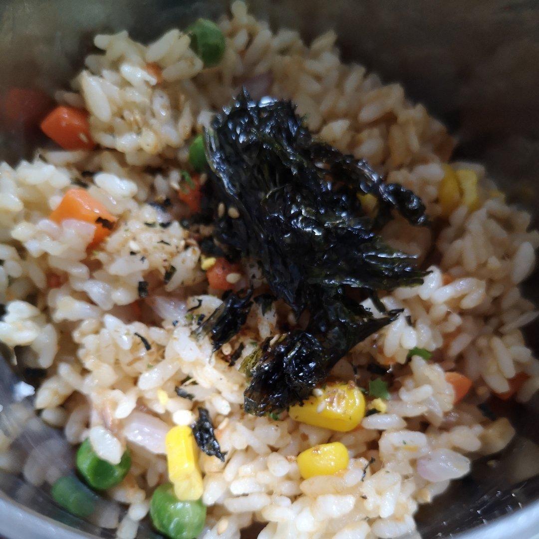 金枪鱼什锦炒饭