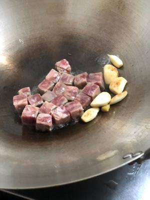 黑椒蒜子牛肉粒🥰的做法 步骤1