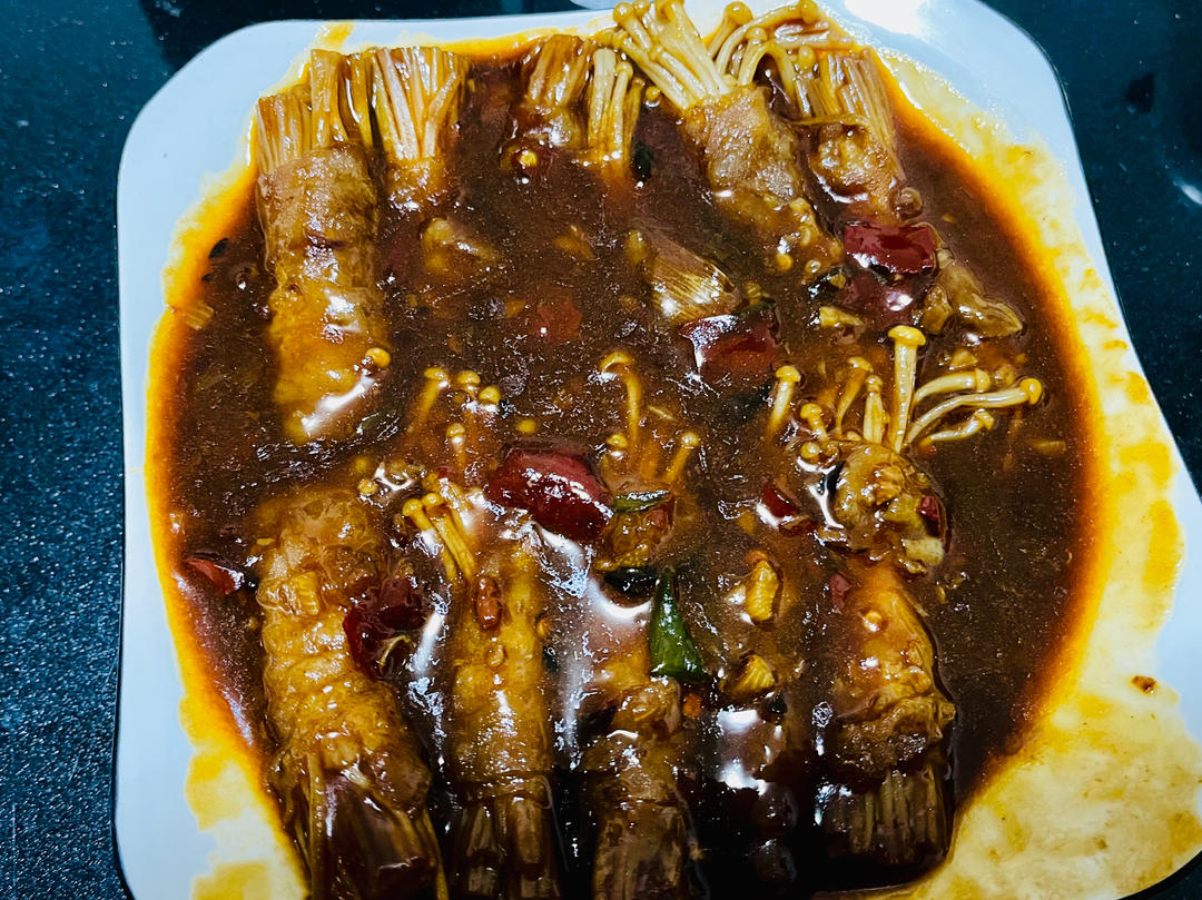 【金针菇肥牛卷】