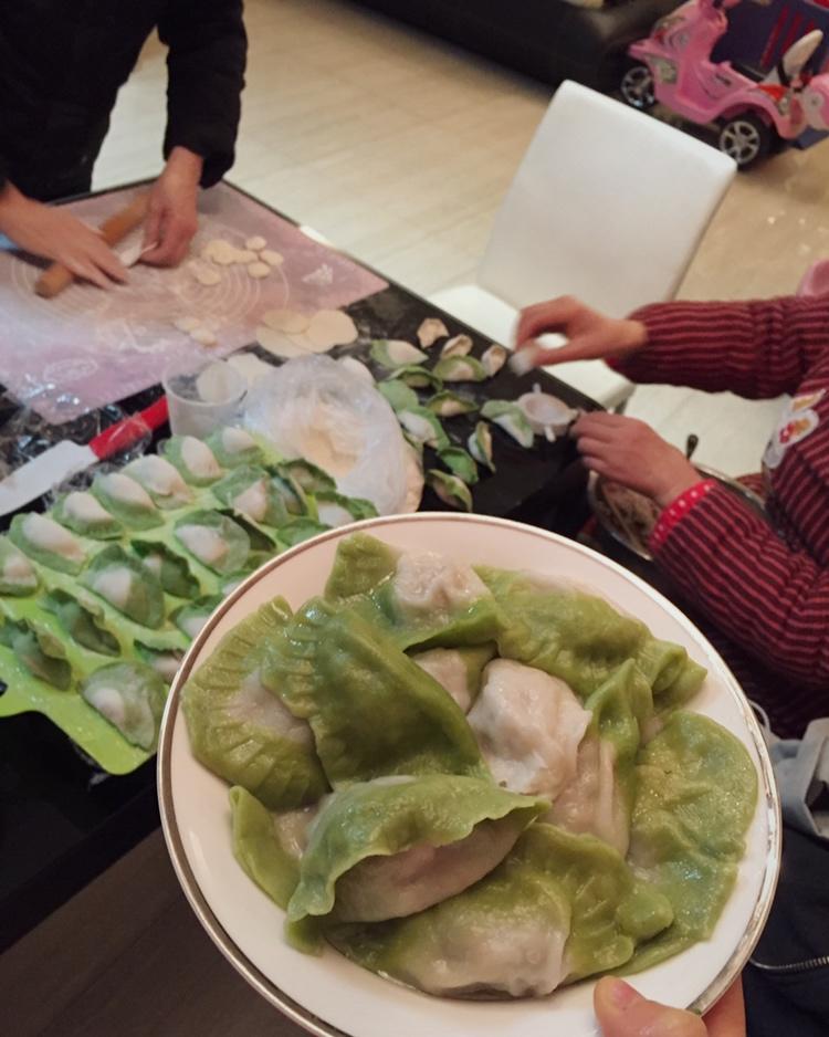 翡翠白玉白菜饺子详细版（附翡翠白玉白菜饺子包法，翡翠白玉饺子皮两种制法，面包机和面，翡翠白玉烧卖，各种馅料搭配）