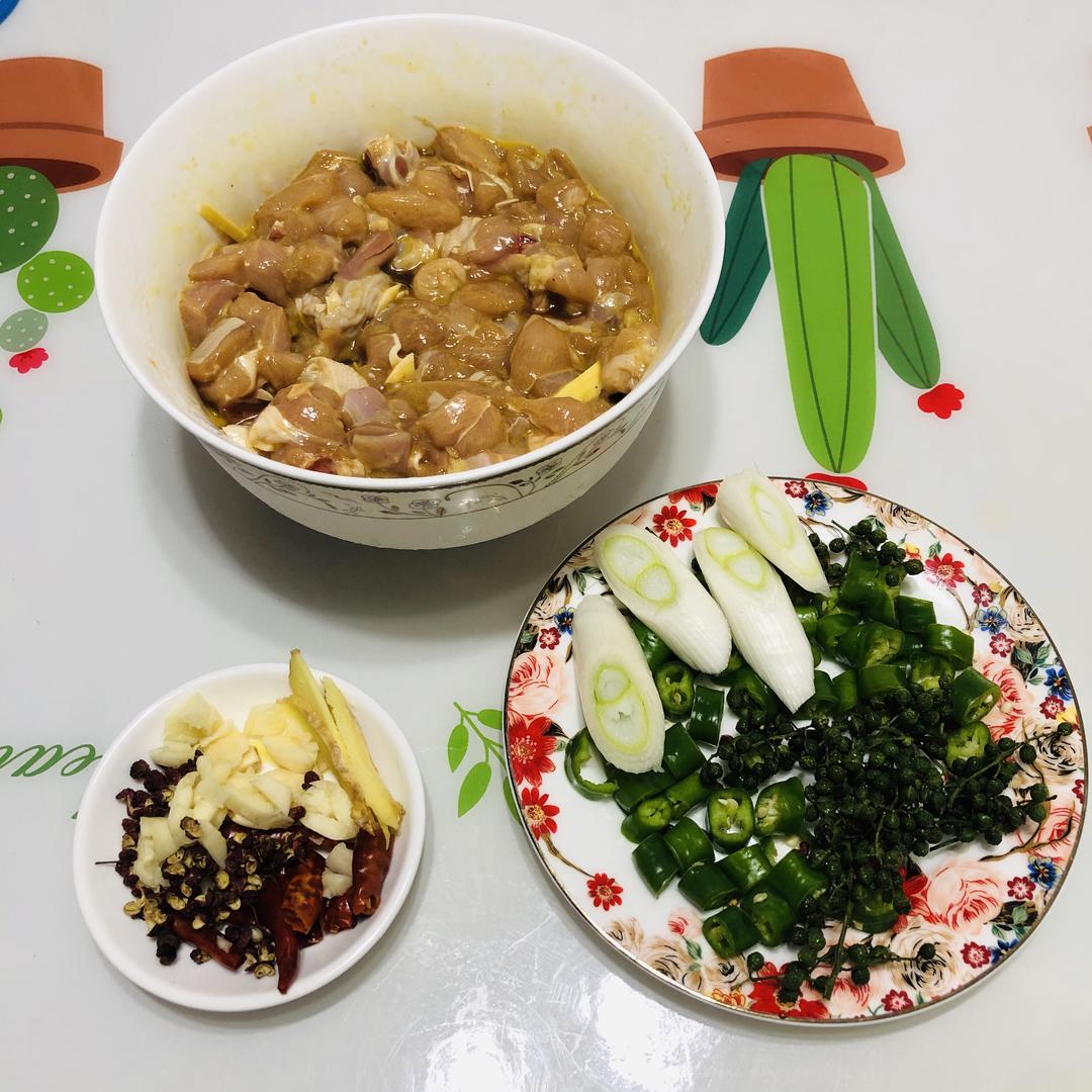 青花椒干煸鸡的做法步骤图 怎么做好吃 圈妈食光记 下厨房 青花椒干煸鸡的做法步骤图 怎么做好吃 圈妈食光记 下厨房