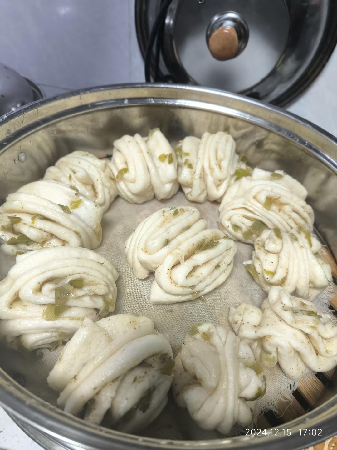 🌺椒盐葱香花卷🌺（操作简单，好吃又好看）