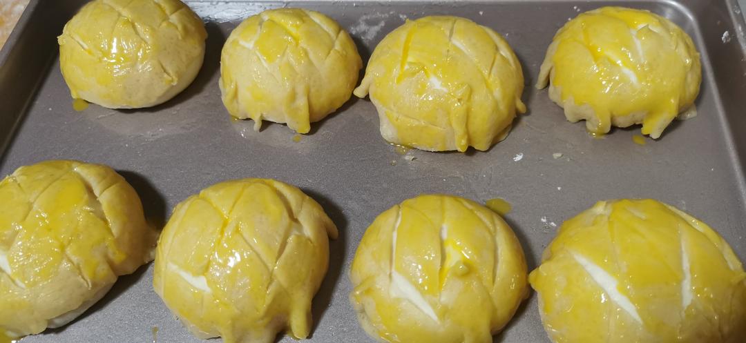 好吃到炸裂的港式菠萝包（附带制作酥皮的小视频）