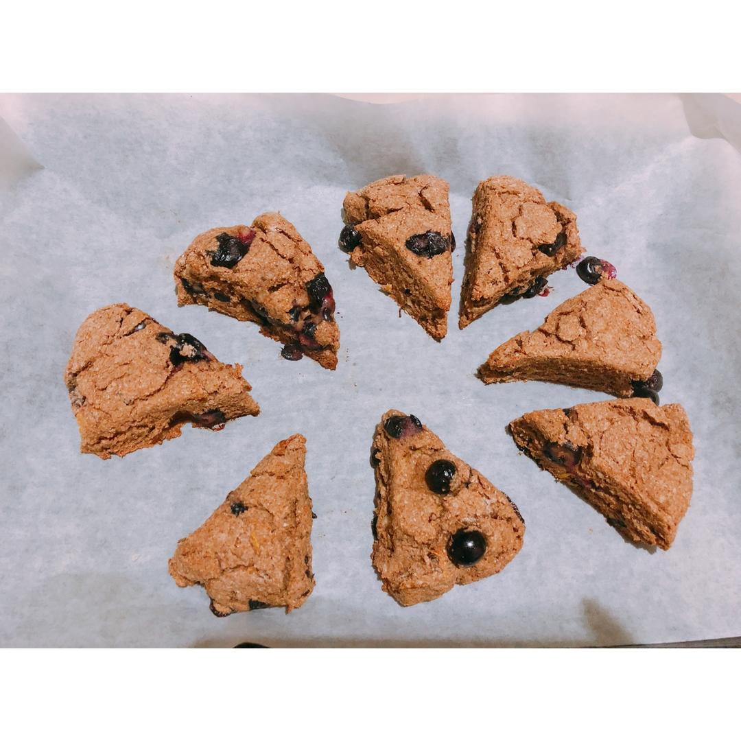 黑莓全麦早餐司康丨健康·烘焙<好好吃饭2>