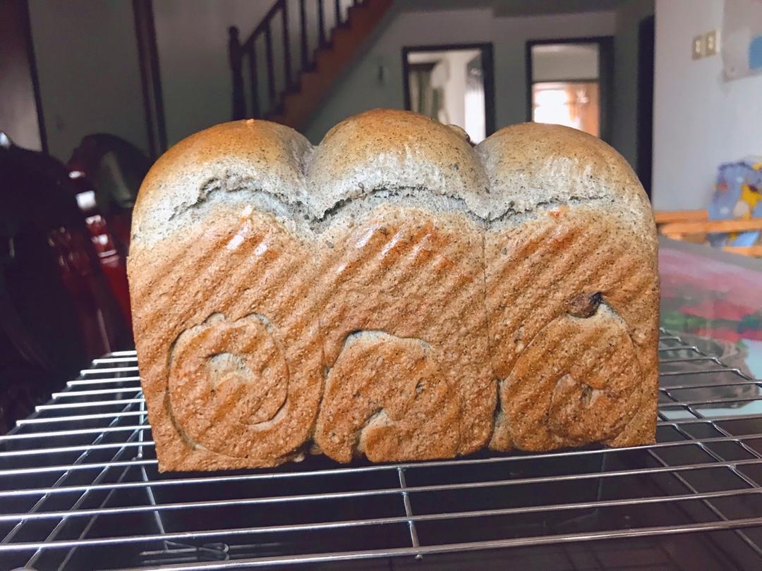 黑芝麻核桃吐司