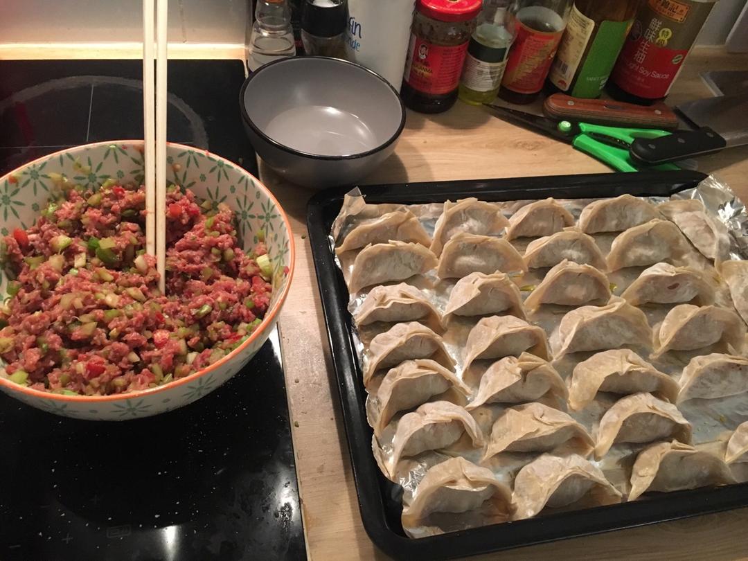 牛肉芹菜西红柿饺子