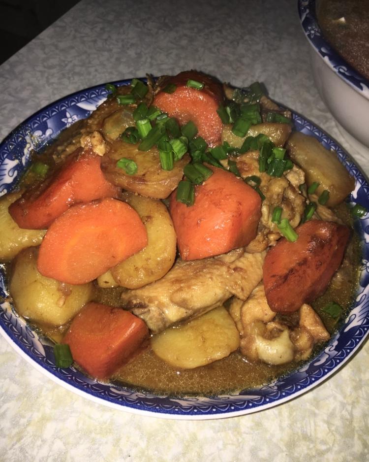 超入味的土豆焖鸡翅