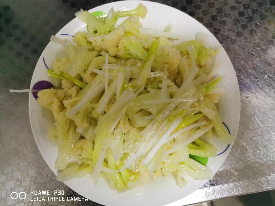 炝拌菜花的做法