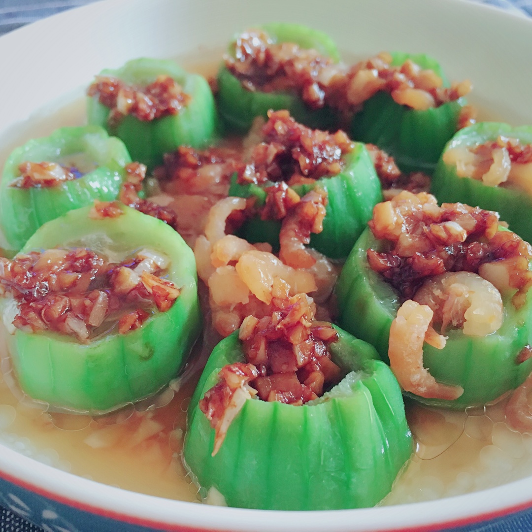 只需要五分钟就可以的美味蒜蓉蒸丝瓜