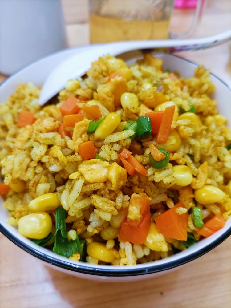 咖喱蛋炒饭的做法