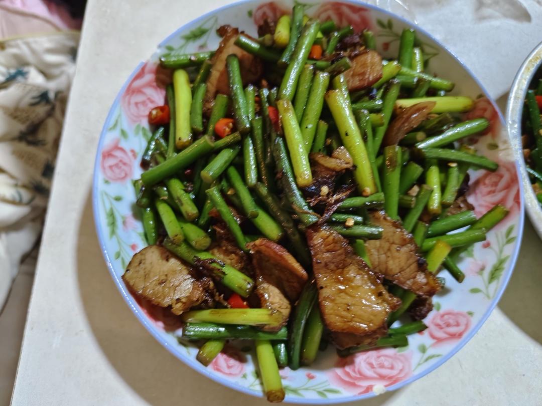 有年味儿的蒜苔炒腊肉