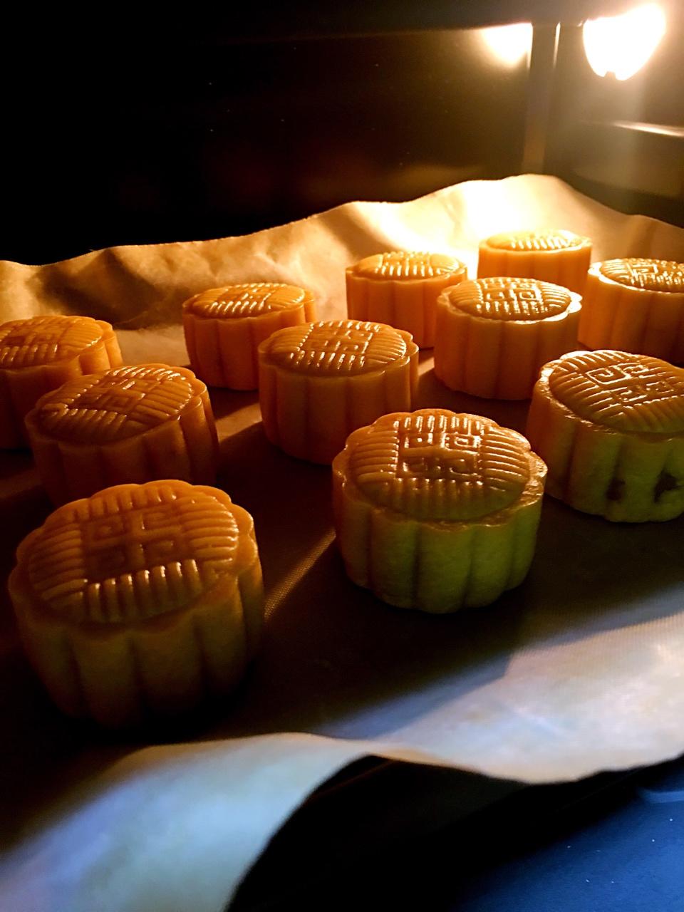 广式月饼—蛋黄莲蓉月饼