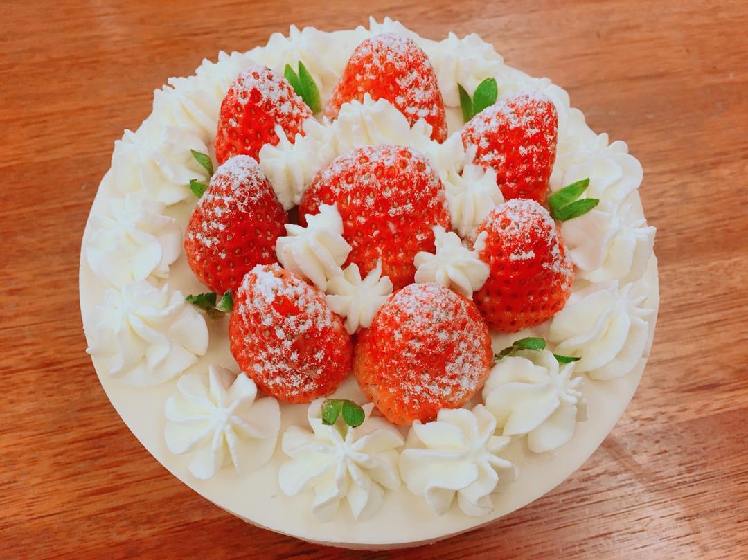 超简单的草莓芝士蛋糕