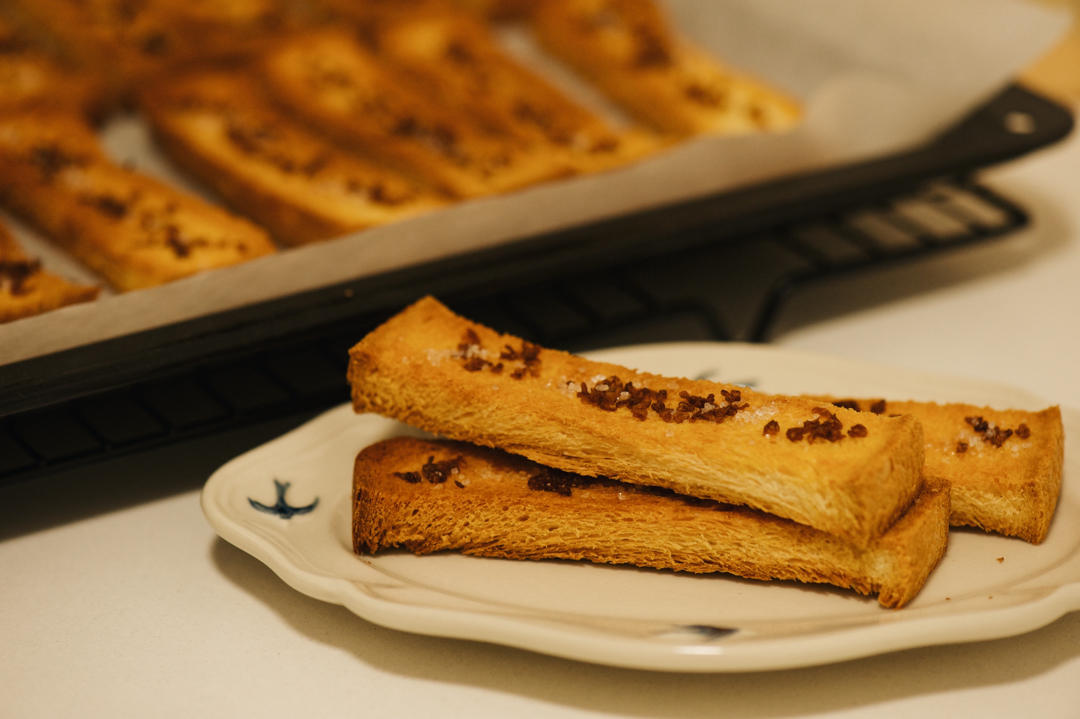 超简单牛油烤面包脆脆条