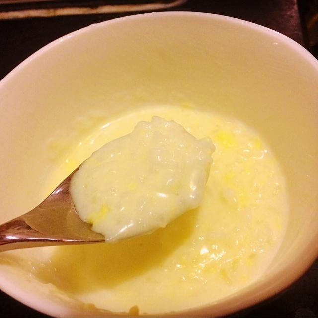 鸡蛋牛奶粥（解决剩饭10分钟快速法）的做法