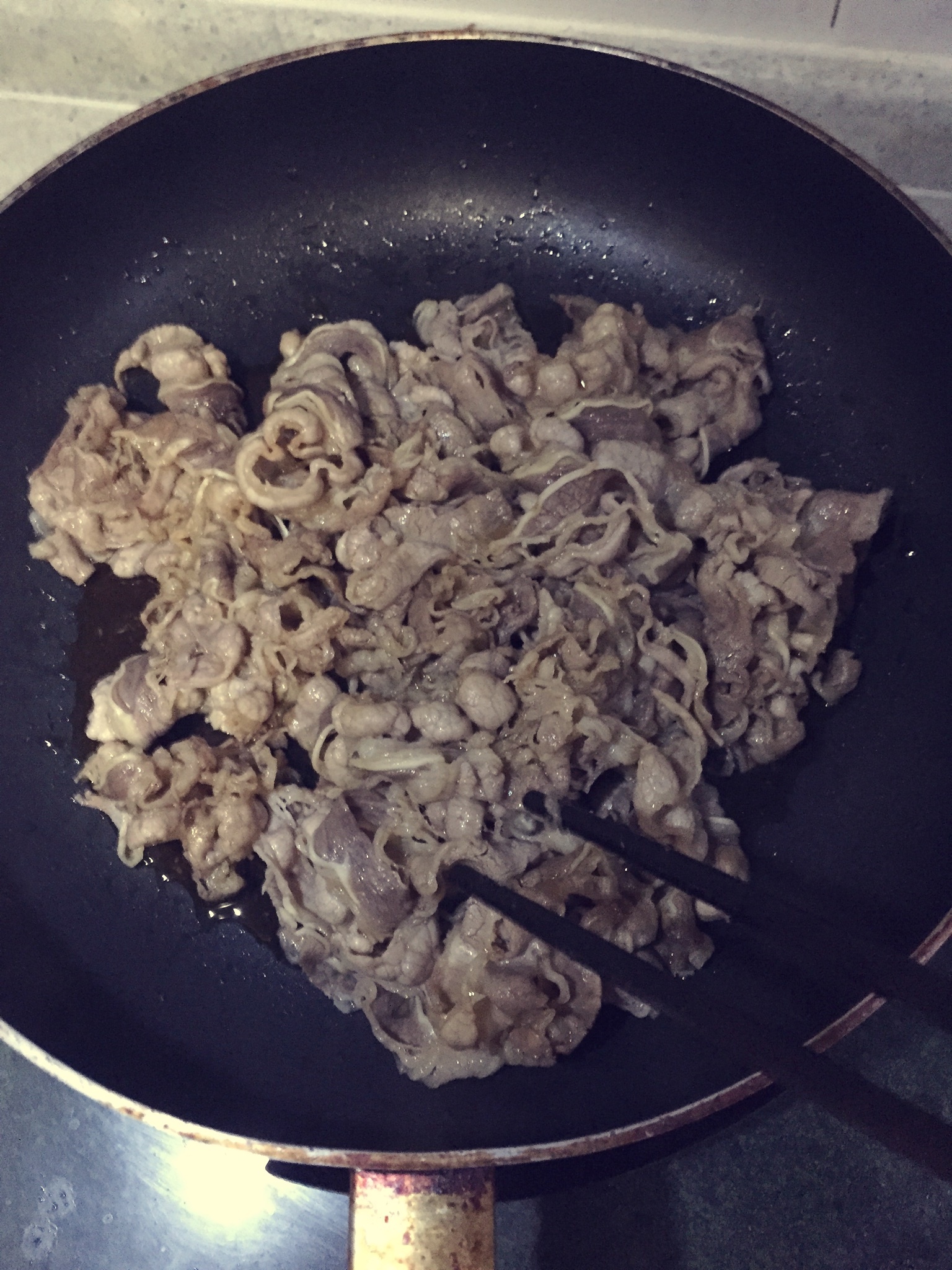 甩吉x家十条横马路的牛肉饭（cooking with dog）的做法 步骤3