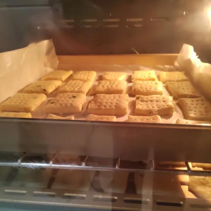 超级好吃的香葱苏打饼干（无糖低脂）-烤箱版食谱