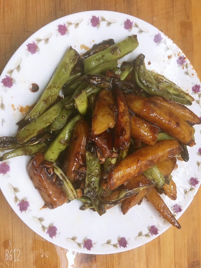 下饭神器❤️ 必须多备几碗米哦！！土豆烧豆角