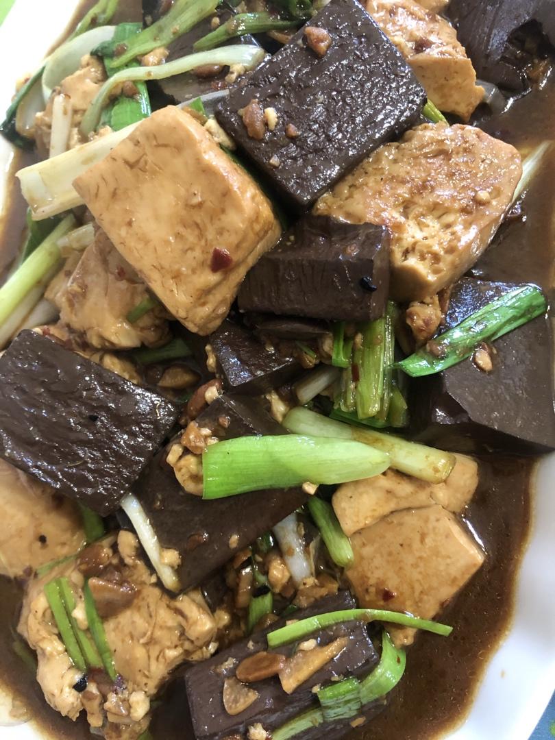 鸭血豆腐煲